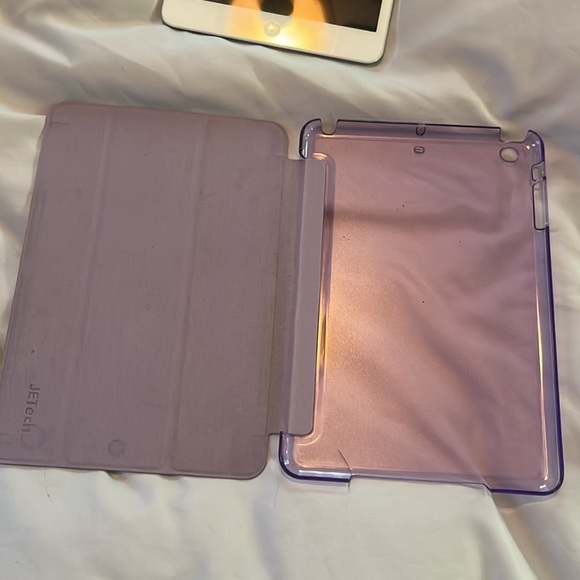 Apple iPad mini 2 with purple case and charging cable - Picture 4 of 7